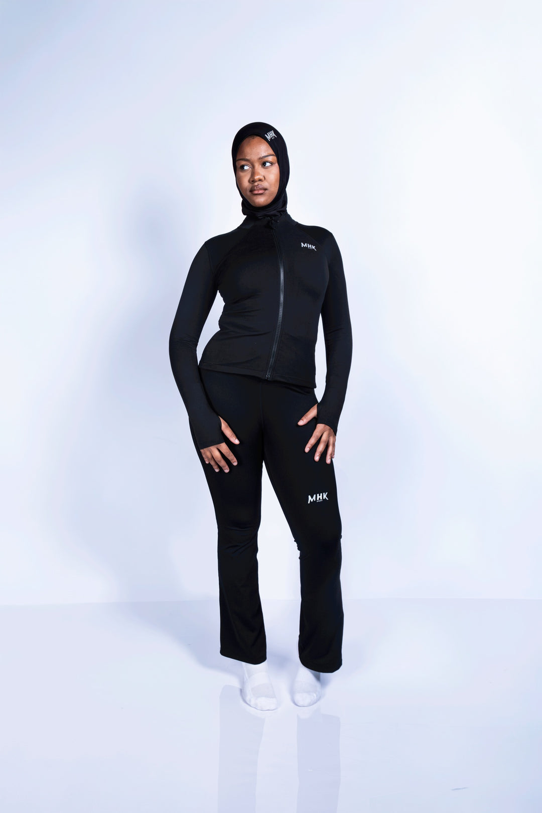 Legging patte d'éléphant MHK Sport — noir, femme, studio, ensemble veste zippée