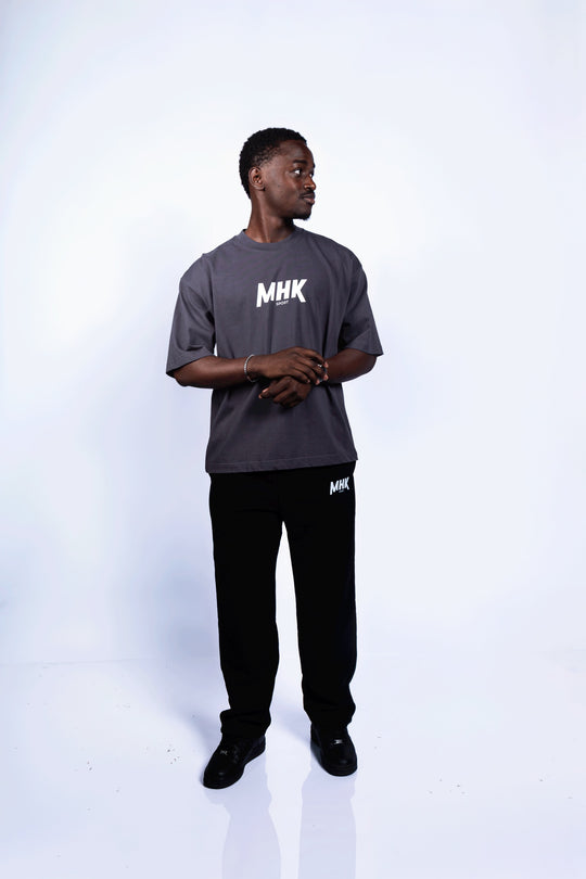 T-shirt oversize MHK Sport — anthracite, homme, studio, plein pied