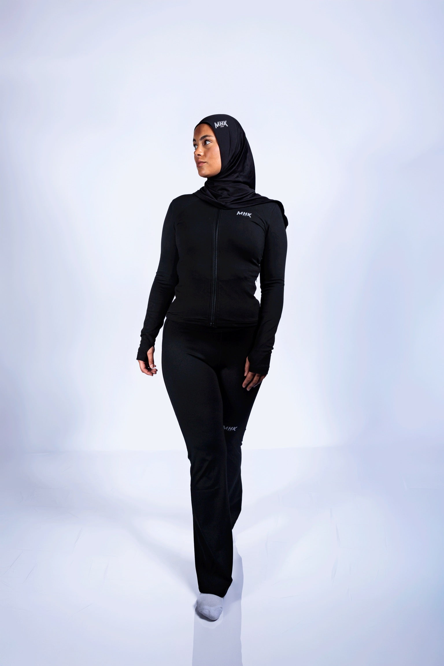 Legging patte d'éléphant MHK Sport — noir, femme, studio, plein pied